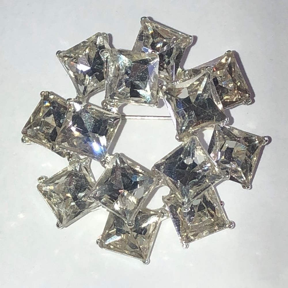 Elegant Silver Tone Rhinestone Classic Retro Boho Brooch